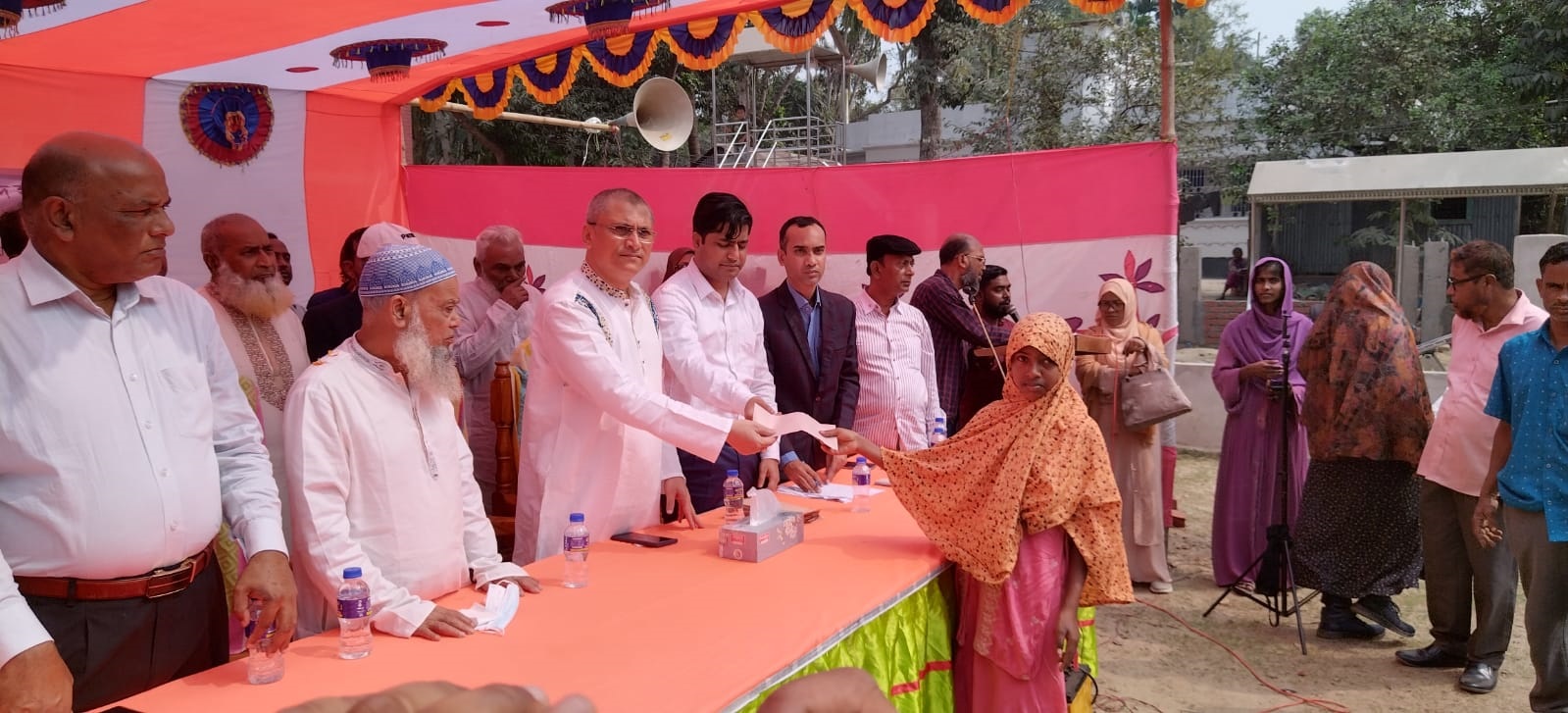 কালিহাতীতে প্রতিবন্ধীদের আর্থিক সহায়তা প